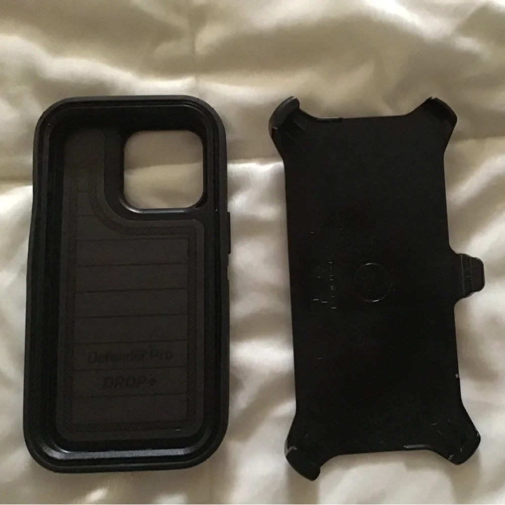 OtterBox iPhone 14 Pro Defender Series Pro Drop+ Shockproof Black Case w/ Clip